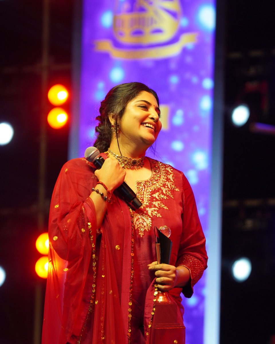 wallwatcherfilm's tweet image. Our dearest @mohan_manjima  has won:

&quot;BEST ACTRESS IN A SPECIAL ROLE - OTT&quot; Award

At the TechoFes&apos;25 event at Anna University, for her role of NAGAMMA in #suzhal2 ❤️❤️

#Suzhal #suzhalthevortex