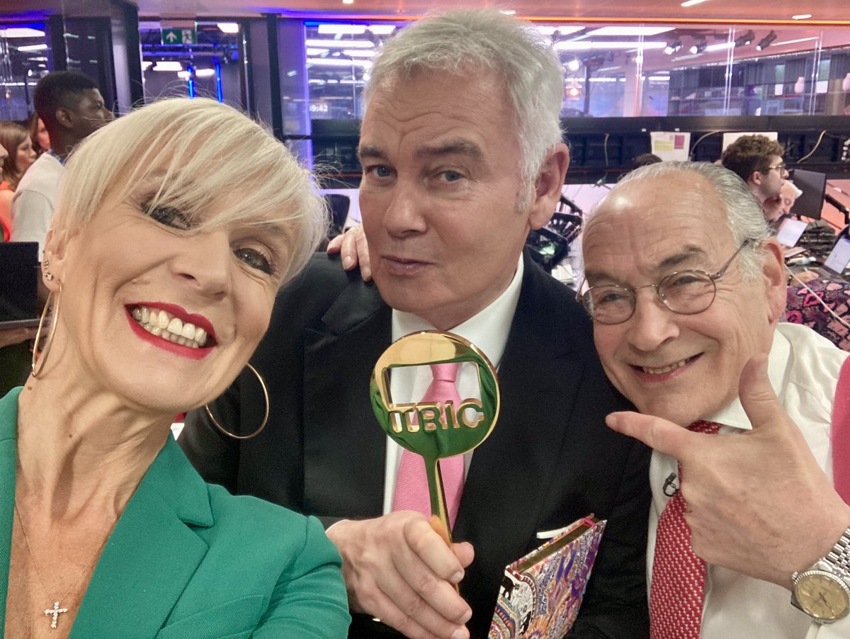 DawnNeesom's tweet image. Only one #Breakfastshow serves up news, debate, sport &amp;amp; fun😉 Best vote for them then @GBNews Breakfast @EamonnHolmes Anne Diamond @StephenGBNews @elliecostelloTV &amp;amp; @BenWBriscoe 
@CooperSheppard @NatalieCierebi2 &amp;amp; team nominated for @TRICawards News gong #GBNews #tricawards