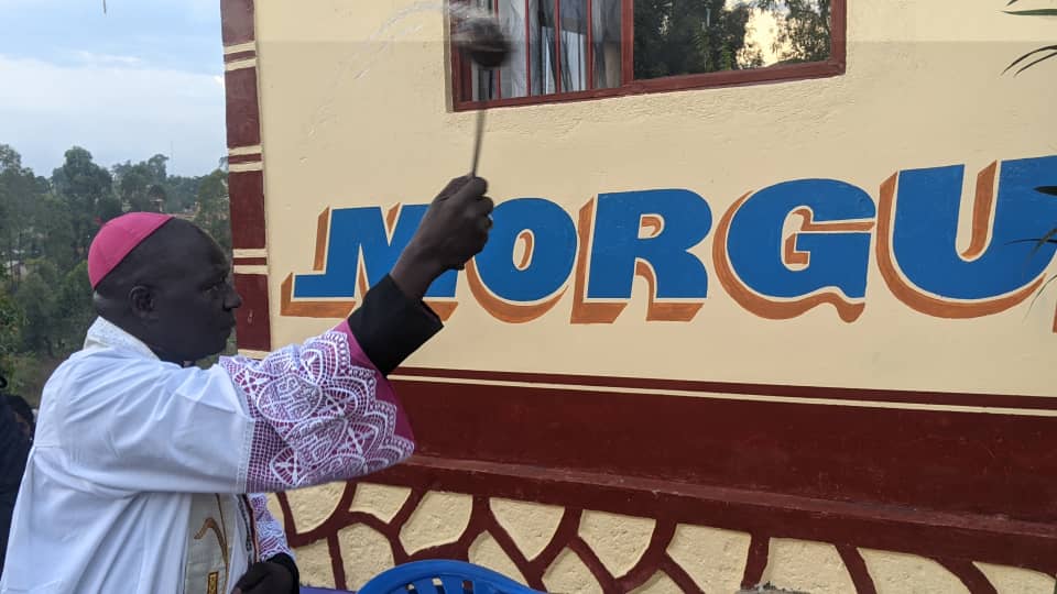 Bénédiction ce Jeudi 27/03/ 2025 de la toute première Morgue à Mahagi,construite avec le financement propre de  la #Caritas Développement Mahagi-Nioka et l' Etablissement des Soins de Santé Mahagi Mission. La cérémonie présidée par Mgr Sosthène Ayikuli,Évêque du Diocèse de #Mhg-N