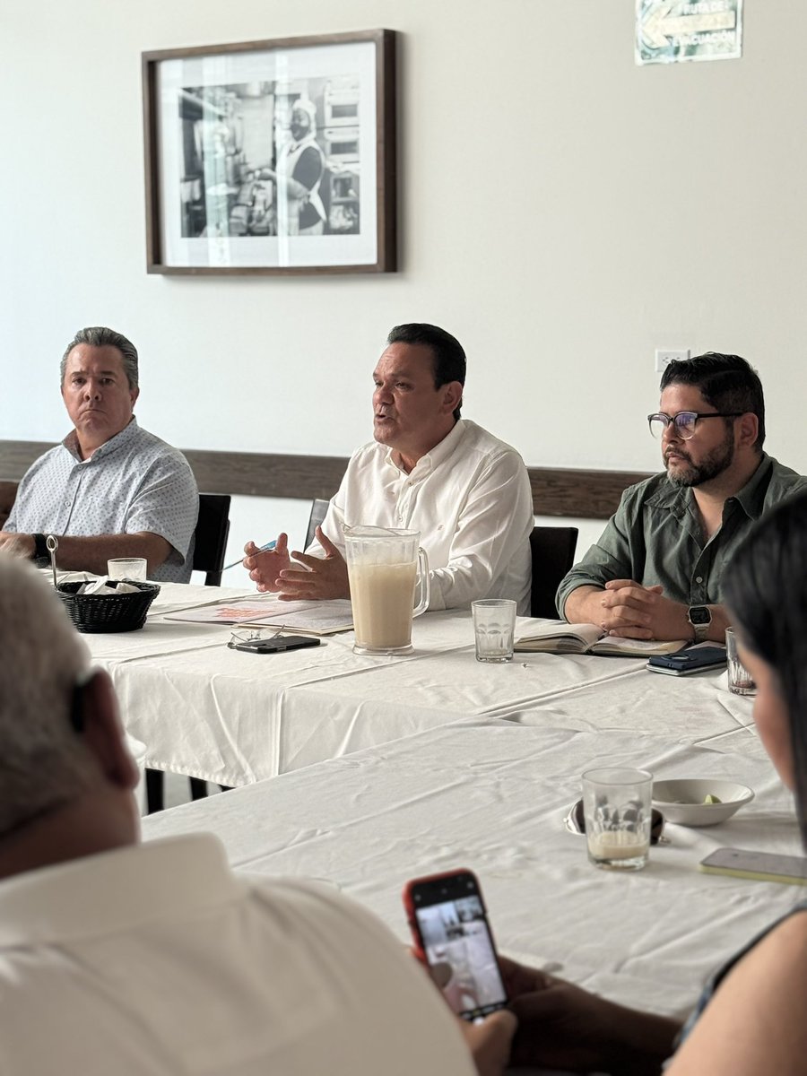 SergioTorresSIN's tweet image. Reunión con parte de la estructura estatal y de Movimiento Ciudadano Culiacán, donde planteamos algunas ideas y trazamos algunos ejes por los que seguiremos trabajando para fortalecer aún más a nuestro movimiento.