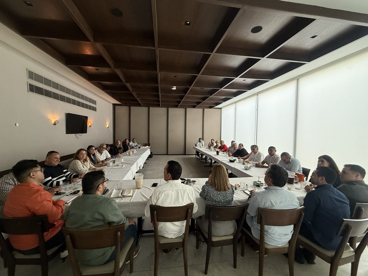 SergioTorresSIN's tweet image. Reunión con parte de la estructura estatal y de Movimiento Ciudadano Culiacán, donde planteamos algunas ideas y trazamos algunos ejes por los que seguiremos trabajando para fortalecer aún más a nuestro movimiento.