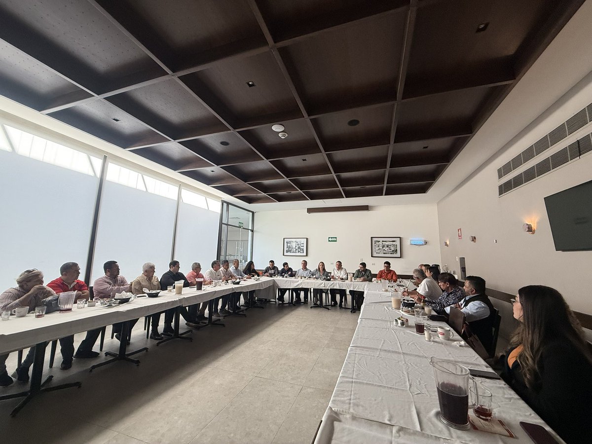 SergioTorresSIN's tweet image. Reunión con parte de la estructura estatal y de Movimiento Ciudadano Culiacán, donde planteamos algunas ideas y trazamos algunos ejes por los que seguiremos trabajando para fortalecer aún más a nuestro movimiento.