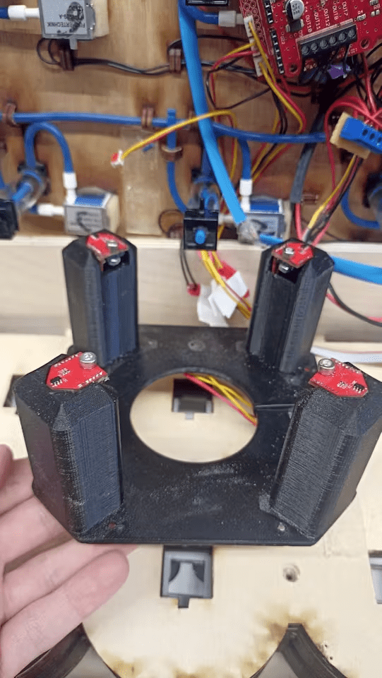 dfrobotcn's tweet image. 🔨 Smart Whack-a-Mole reinvented! Pneumatic pistons + XMC microcontroller + magnetic sensors = arcade gaming evolved. 3D printed hammer with pressure sensor starts the game automatically! #MakerProject #Infineon #Arduino 
hackster.io/Infineon_Team/…