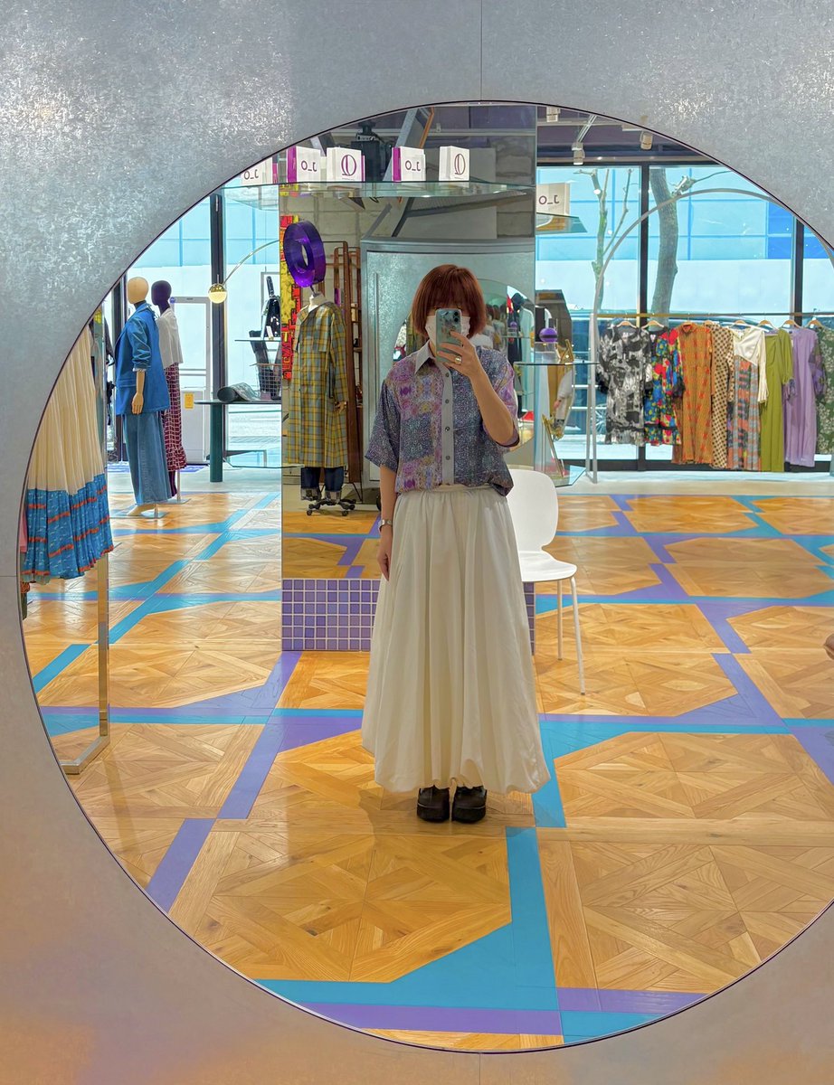 yukidango08's tweet image. サイズは2のMサイズにしました
さらっとしてて
デザインめっちゃかわいいです
ドストライクです
#JANTJE_ONTEMBAAR
#ヤンチェオンテンバール
#handover
#FUMIETANAKA
#ランダムシャツ
身長:154㎝