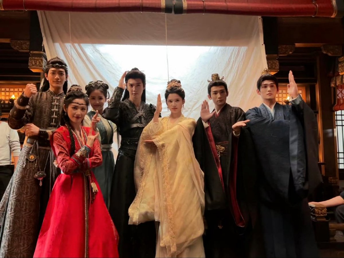 diagold12's tweet image. #ZhangJingYi in #LiangYongqi weibo post as the drama #ChasingDreams finished filming 🎬🔚