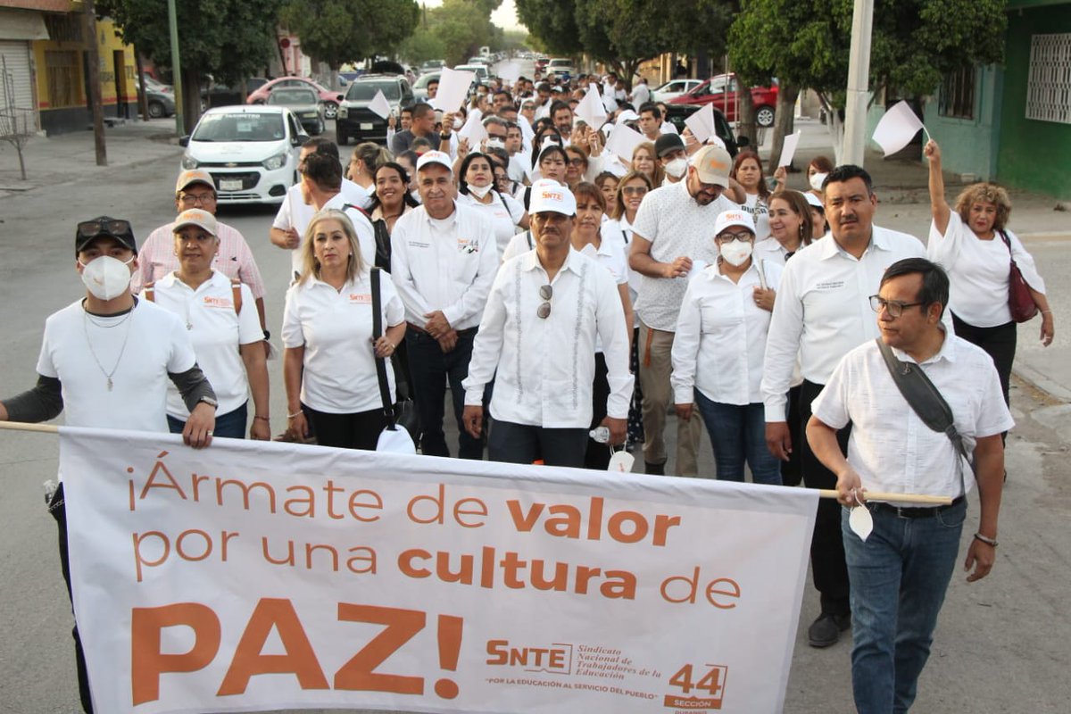 Seccion44SNTE's tweet photo. #SNTESeccion44 🟠

Como parte del programa nacional del SNTE: "Armate de Valor por una Cultura de Paz"  este jueves en la Región Lagunera, se realizó la "Caminata por la Paz", esto, dentro de las actividades que como Sección Sindical estamos realizando para generar espacios (1/2) https://t.co/RtJT4wbGDw
