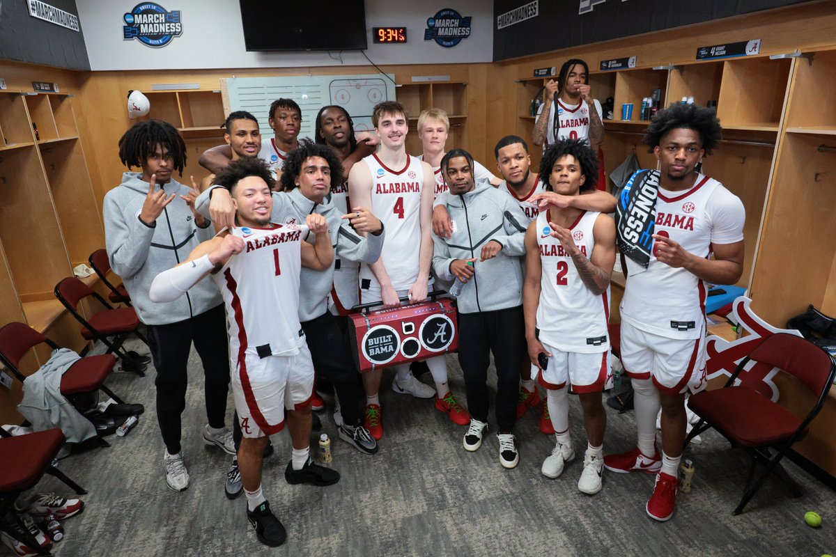 OptaSTATS's tweet image. Tonight @AlabamaMBB became the second team in NBA, WNBA or Division I history (men or women) to have a player make 10 threes &amp;amp; 2 others make 5 in the same game (excluding games vs. non-DI teams).

The other was the Warriors on November 20, 2022 (Thompson 10, Curry 7, Wiggins 6).