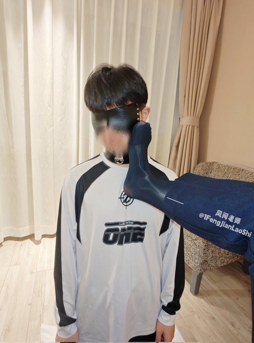 正装皮鞋丝袜学长vs运动紧身高弹学弟
#正装 #正装皮鞋 #sm #高弹