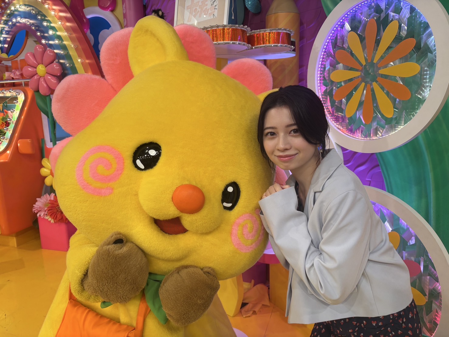 【大型配送タイプ】桜田ひよりさん掲載3ページSET（ポスターサイズ）#5788 Amazon.co.jp: ひより日和 桜田ひより1st写真集 TOKYO
