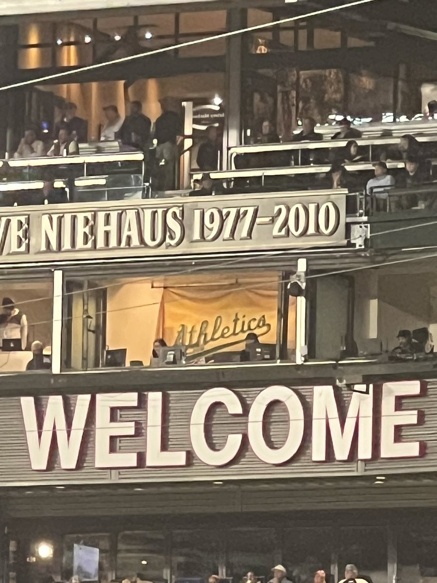 Markus_Heintz's tweet photo. @DALLASBRADEN209 Respect to the backdrop up there tonight https://t.co/6j34XeYfHv