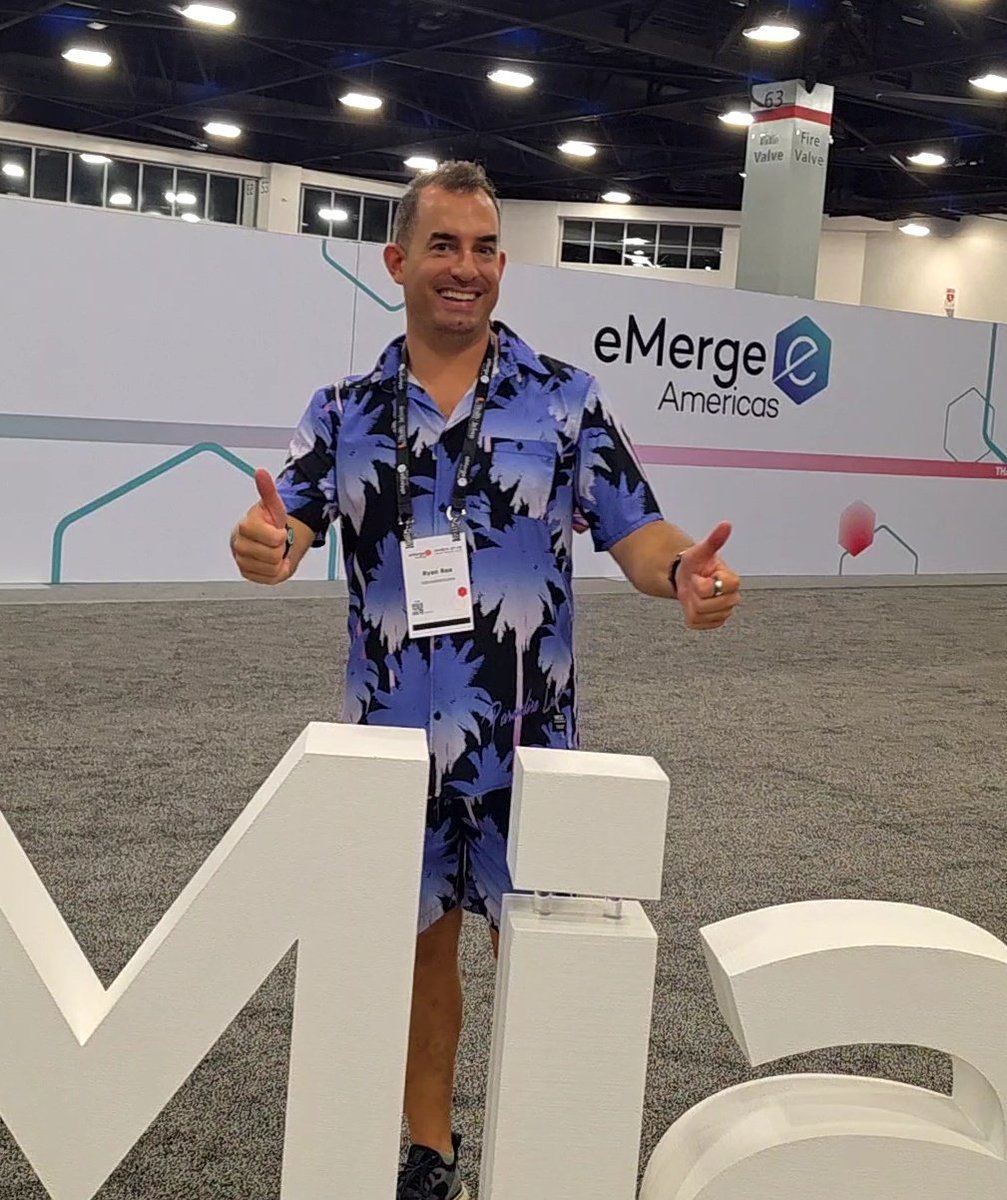 volvoshine's tweet image. First day of @eMergeAmericas in the books! @melmedina305 and co knock it out of the park Every. single. year.๐
Also my ladies @anathemarketer and @loobah_l where looking Xtra ๐ฅ๐ฅ
I'll be there tomorrow with more Relive and Relax bottles to give away ๐
#Miami #miamitech