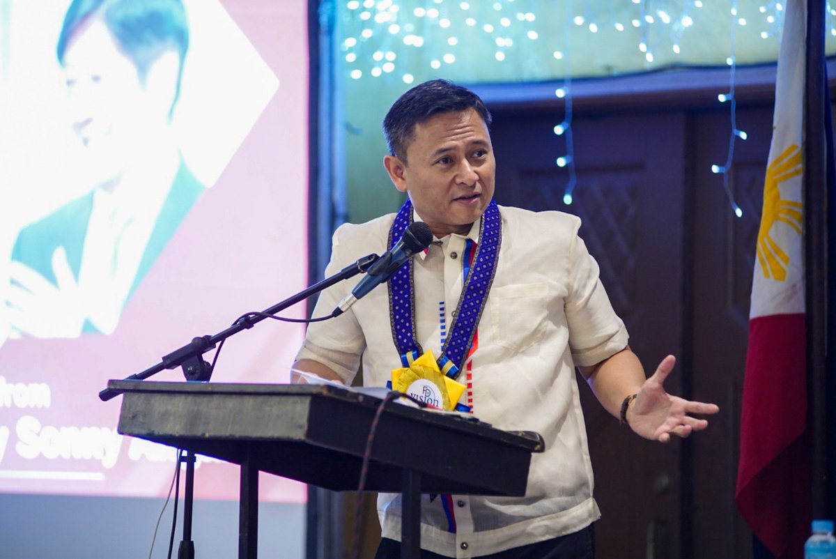 SonnyAngaraNews's tweet image. At the #VisionAndLearning Conference, Secretary Sonny Angara who authored the Nat'l Vision Screening Act (2019) as a senator, underscored the hidden crisis of undiagnosed vision problems in young learners. Early screening & intervention can change lives! 1/2
#DepEdPhilippines