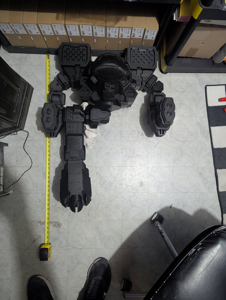 One leg left to finish. 1/12 scale Timberwolf. 
#battletech #mech