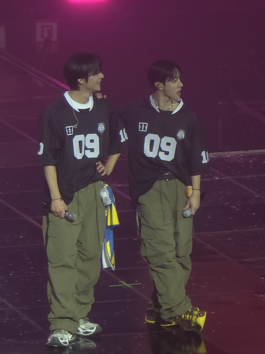 Sol930406's tweet image. 팬콘 첫날~ 갈수있어서 너무 좋았당~♡
#하이라이트 #하이라이트팬콘 #윤양이손💙💛💚💜 #나의힐링😍