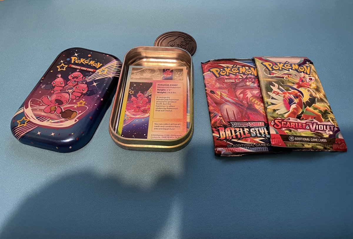 TheSharterToy's tweet image. Um? Looks like the ALDI’s tins are reseals. Be careful out there. @CardPurchaser