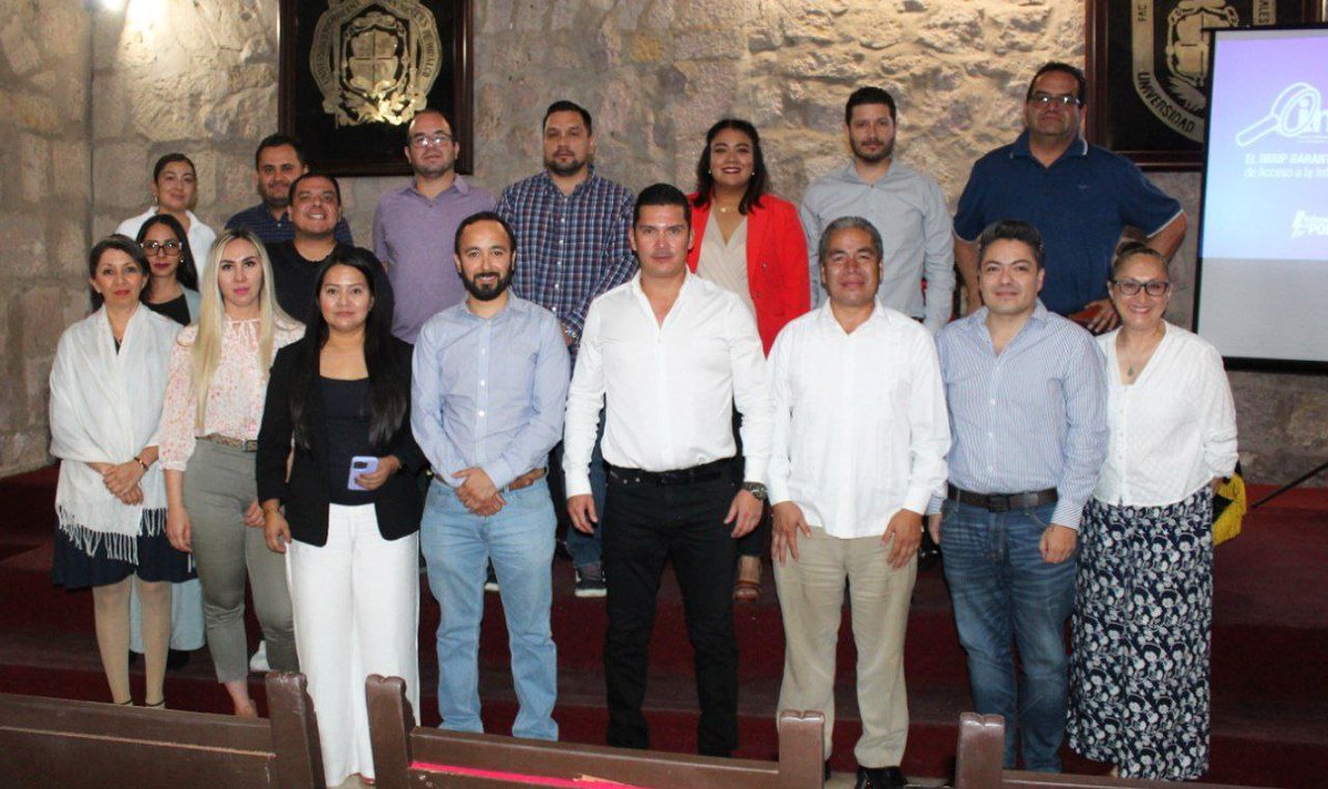 🧠💻 Los retos de la IA en el Derecho a la Información y la Privacidad fue la conferencia que impartió nuestro Comisionado Presidente, <a href="/AbrahamMontesM/">Abraham Montes Magaña</a>, a estudiantes del Doctorado en Ciencias Jurídicas de la Universidad Michoacana de San Nicolás de Hidalgo. #InformaciónEsPoder⚡️