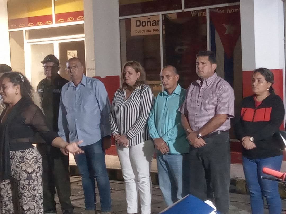 misleydisgo's tweet photo. Con la presencia de las máximas autoridades partidistas y gubernamentales de la provincia y el municipio Las Tunas se realiza la guardia revolucionaria con la participación de los efectivos del MININT, las  FAR y el pueblo.
#PorLasTunasLaVictoria https://t.co/CyzTnMszZ2