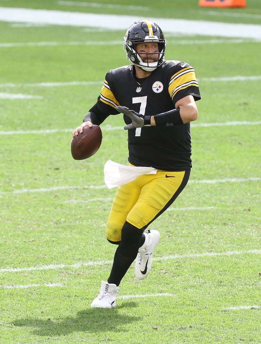 MLFootball's tweet image. WHICH QUARTERBACK IS BETTER ALL-TIME IN #NFL HISTORY…? 

❤️ for Josh Allen
🔁 retweet for  BEN ROETHLISBERGER