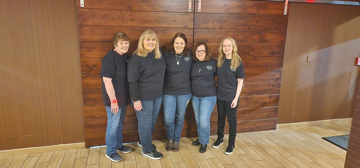 DesCherry1's tweet image. Reppin' the Reba-verse with our 70/50 shirts!
#MoheganSun🌞
#reba
#RebaInConcert