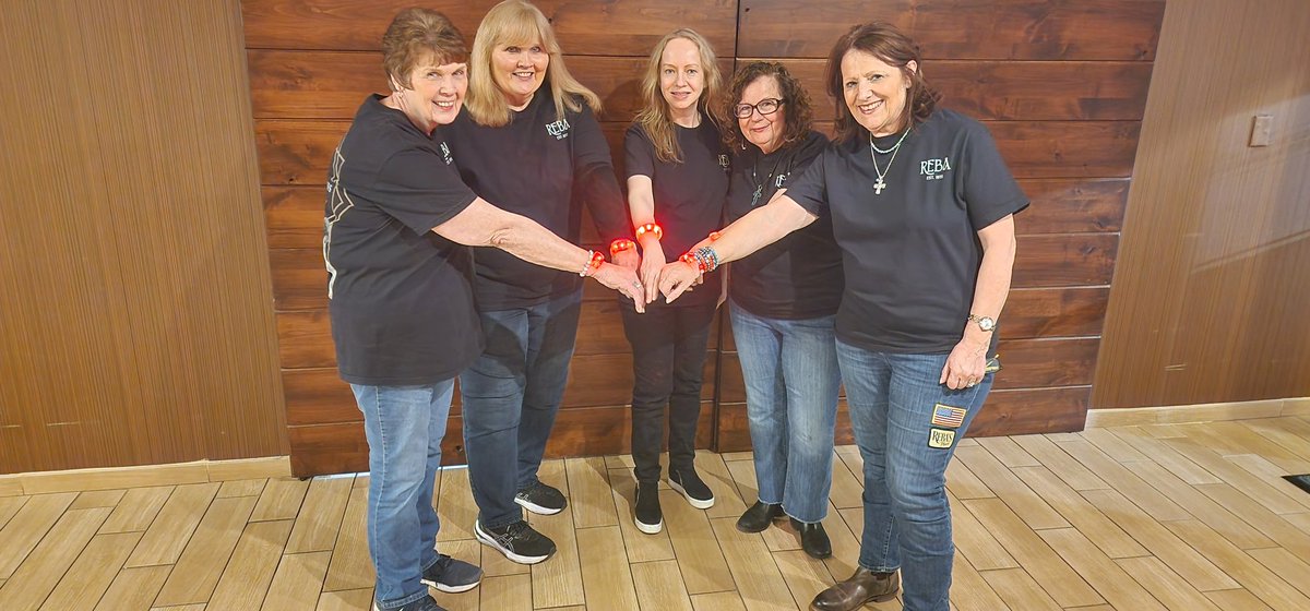 DesCherry1's tweet image. Reppin' the Reba-verse with our 70/50 shirts!
#MoheganSun🌞
#reba
#RebaInConcert