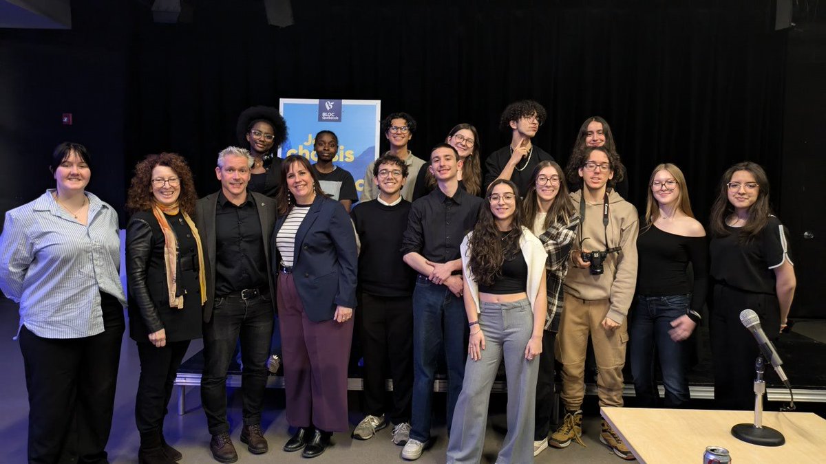 AichaVanDun's tweet photo. Jour 5 de la campagne: @patbonin, candidat du @BlocQuebecois dans la circonscription de Repentigny, a échangé avec une trentaine d'étudiants du Cégep de L'Assomption. Plusieurs d'entre eux voteront pour la toute 1re fois! Merci à l'Asso étudiante pour l'organisation! #fecq https://t.co/bBgzdNtAxE