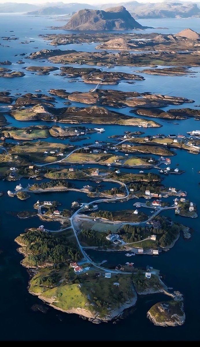 The Most Surreal Places in the World

Open the Thread and be Amazed🧵

1. Atlantic Ocean Road - Norway