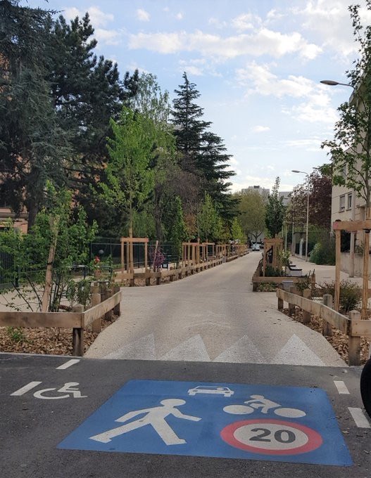 _lepmx's tweet photo. Calles escolares en Lyon, Francia 🇫🇷 https://t.co/aHw0BT9yVn