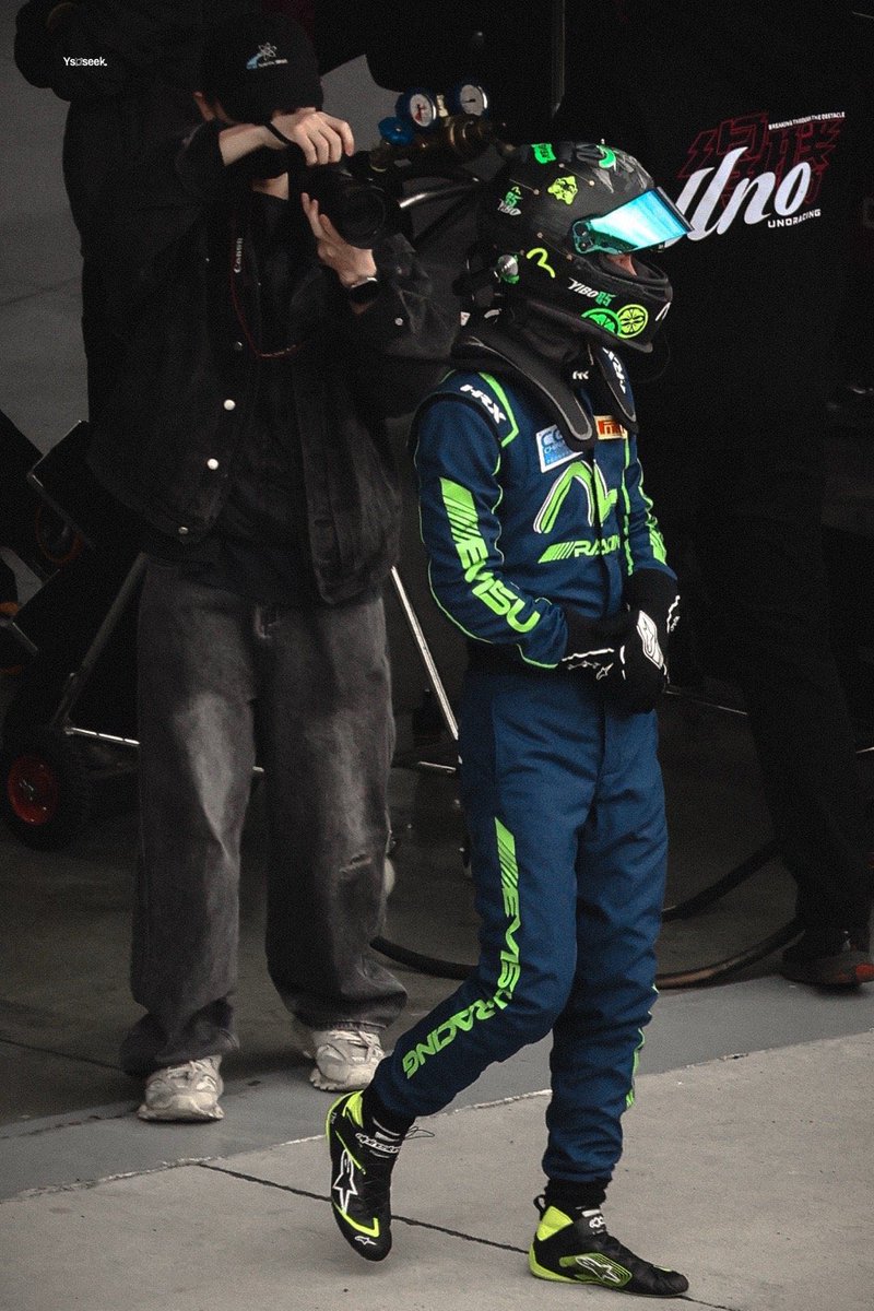 ybaizhan's tweet image. the car                                    the racer