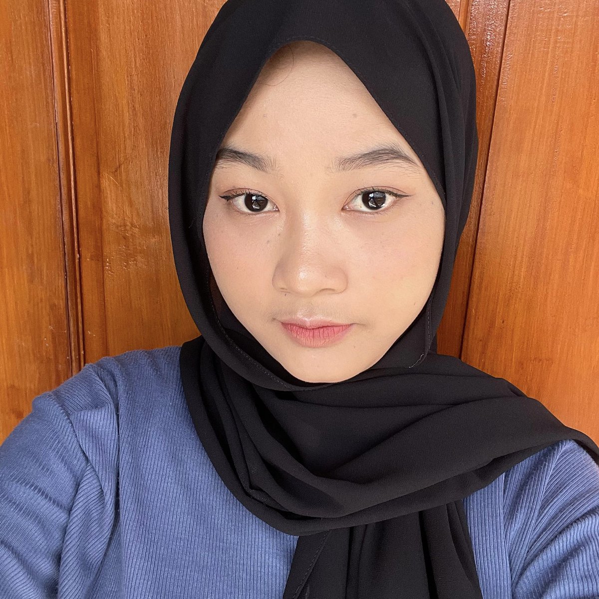 igotzash's tweet photo. guys buat kalian yang suka make up ringan dan tetep flawless aku saranin pake skin tint deh! serius, daily aku pake skin tint nyaman bgt dipake. ringan, tahan lama, dan ga dempul sama sekali🥹❤️ 
btw aku pake You Could Touch Skin Tint✨👇🏻
https://t.co/7m8McAWhYM https://t.co/8wkztQGQva
