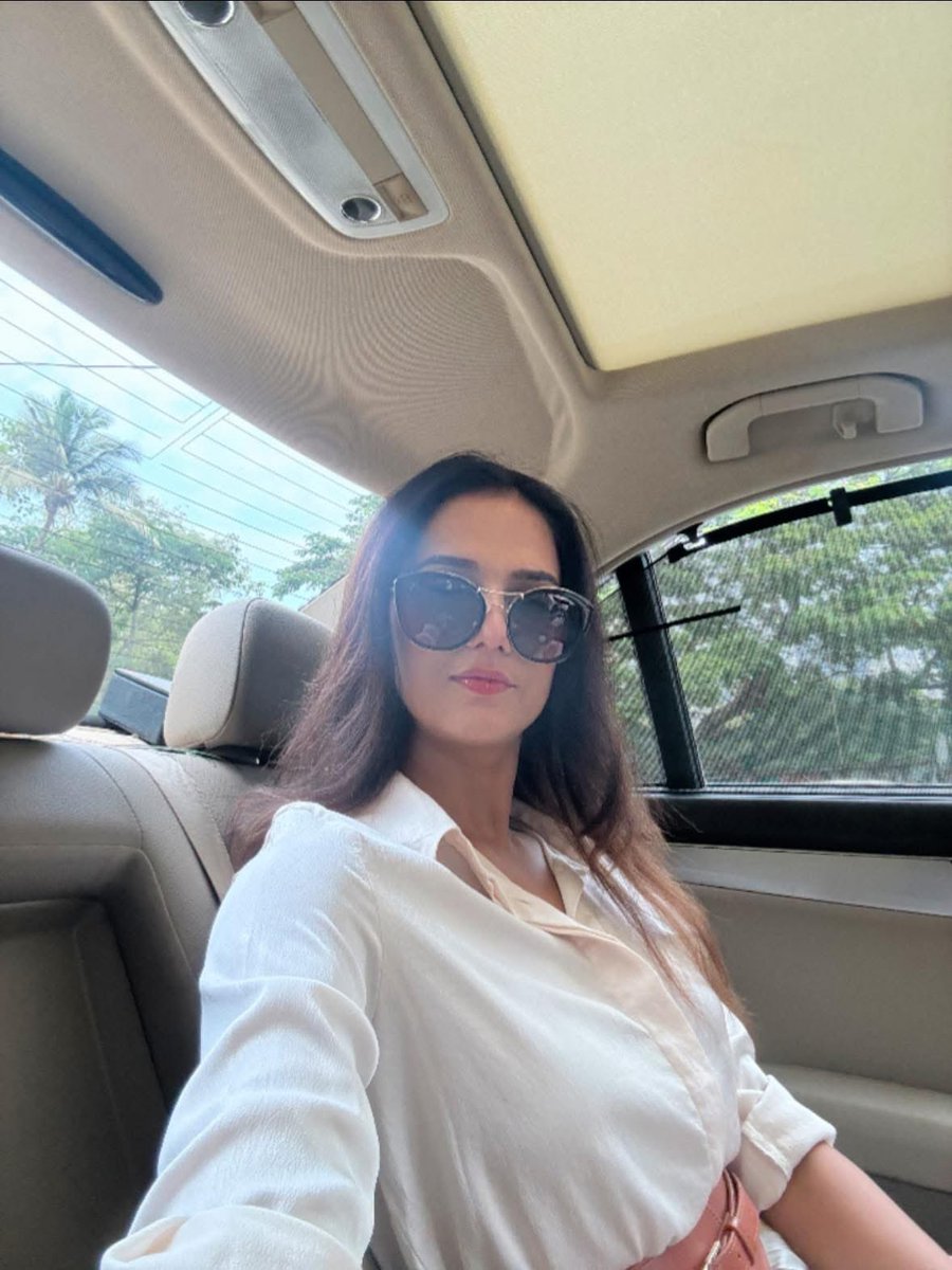 ChefShipra's tweet image. Early bird Catches the worm #workmode #shiprakhanna 💕