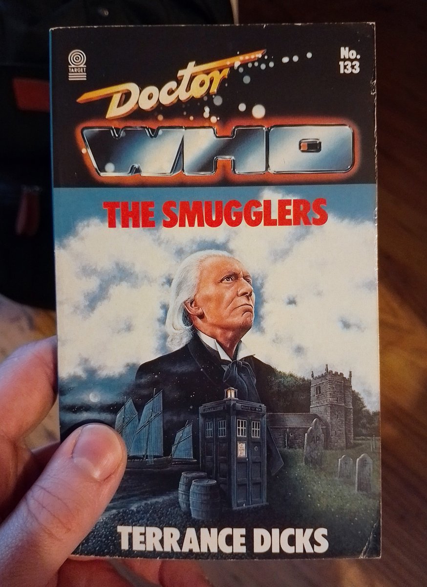 transtemporal87's tweet image. Friday commute reading. 💙

I love the atmosphere of the TV episodes. Any other Smugglers fans out there?

#DoctorWho #TargetBook