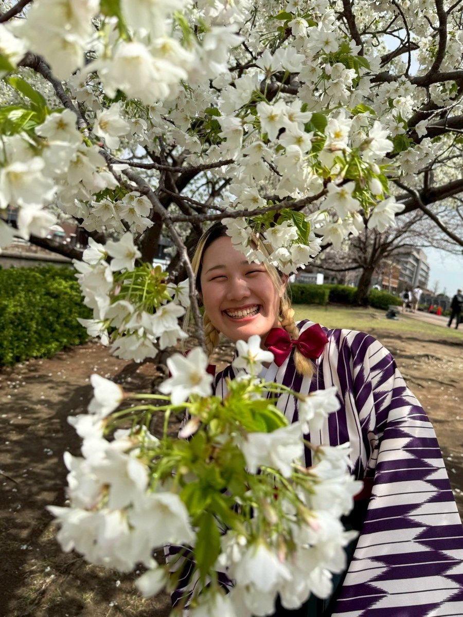 ojrmr_dnb's tweet photo. 今日は袴を着てリポート🎤🌸
どうですかーーー☺️✨✨✨

#FMヨコハマ #flag847
#横濱ハイカラきもの館

FLAG 生放送中です📻⬇️
https://t.co/As51S4SKkL https://t.co/gbVGeKibM6