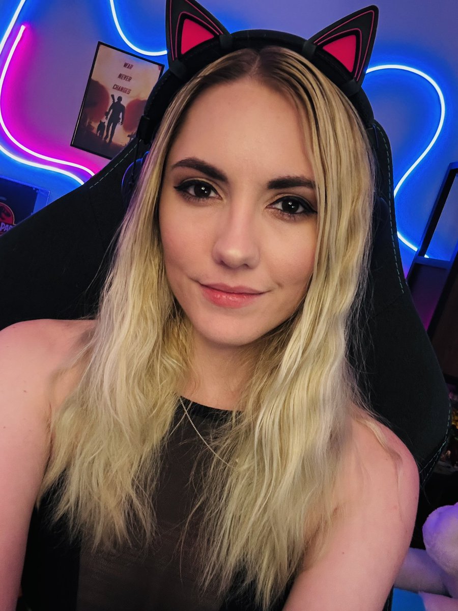 TheBlondeAllDay's tweet image. Hello you sexy B!! Twitch.tv/blondeallday