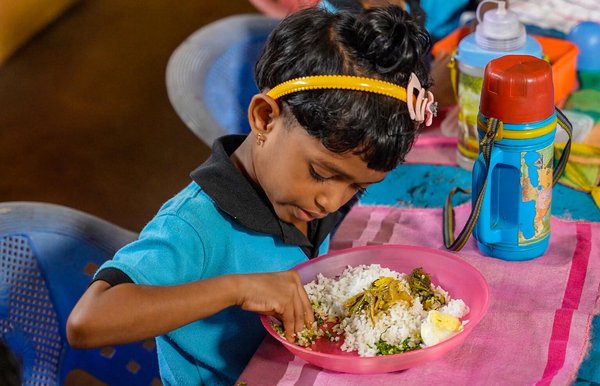 UNICEF_SriLanka's tweet photo. Every child deserves the best start in life.
This means zero hunger among children and access to nutritious food. Yet, for millions of children, this is not the reality.

Gov must step up &amp; implement policies and financial commitments to end child food poverty &amp; malnutrition. https://t.co/pvhGCbSAhz