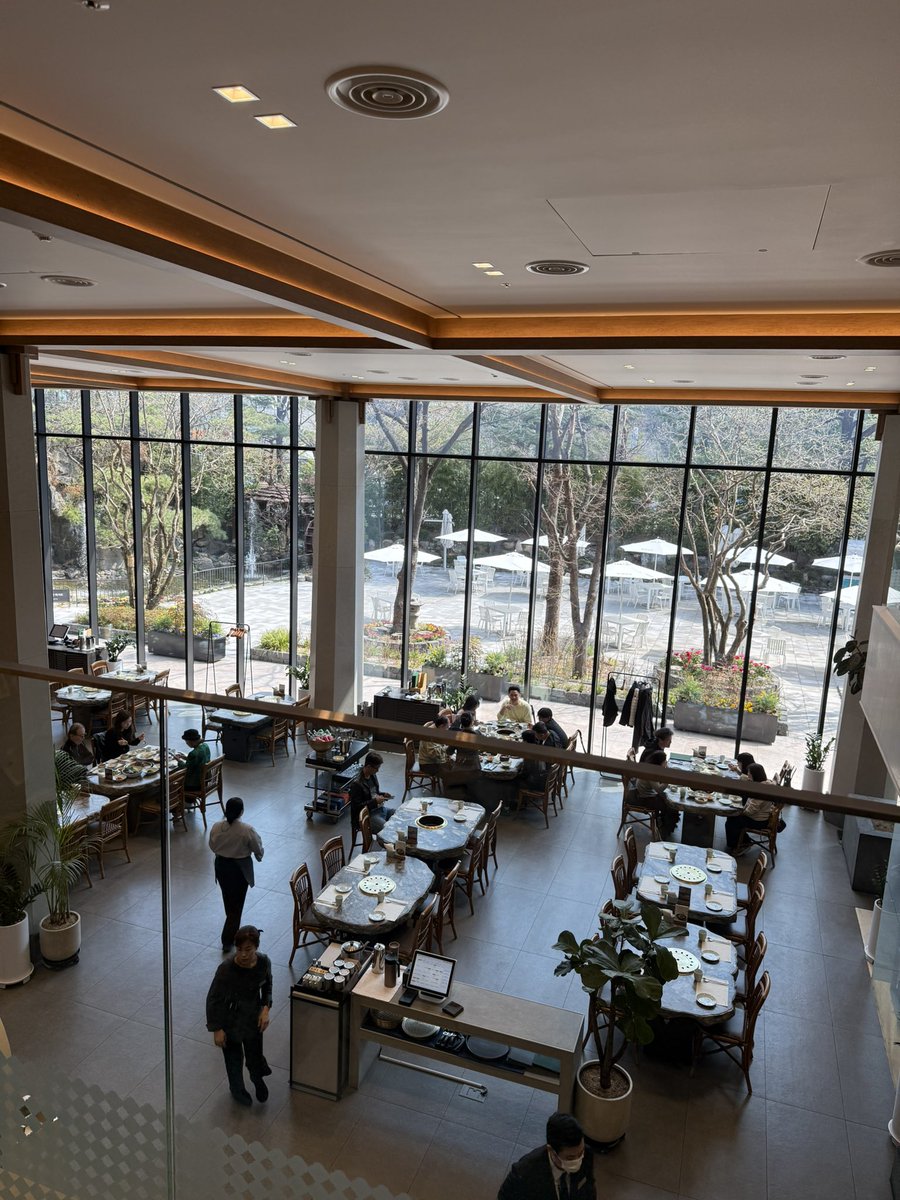 Elegant and sumptuous meal under the Diamond package. 
Kim Hyun Joong’s Henecia in Spring 
2025.03.28