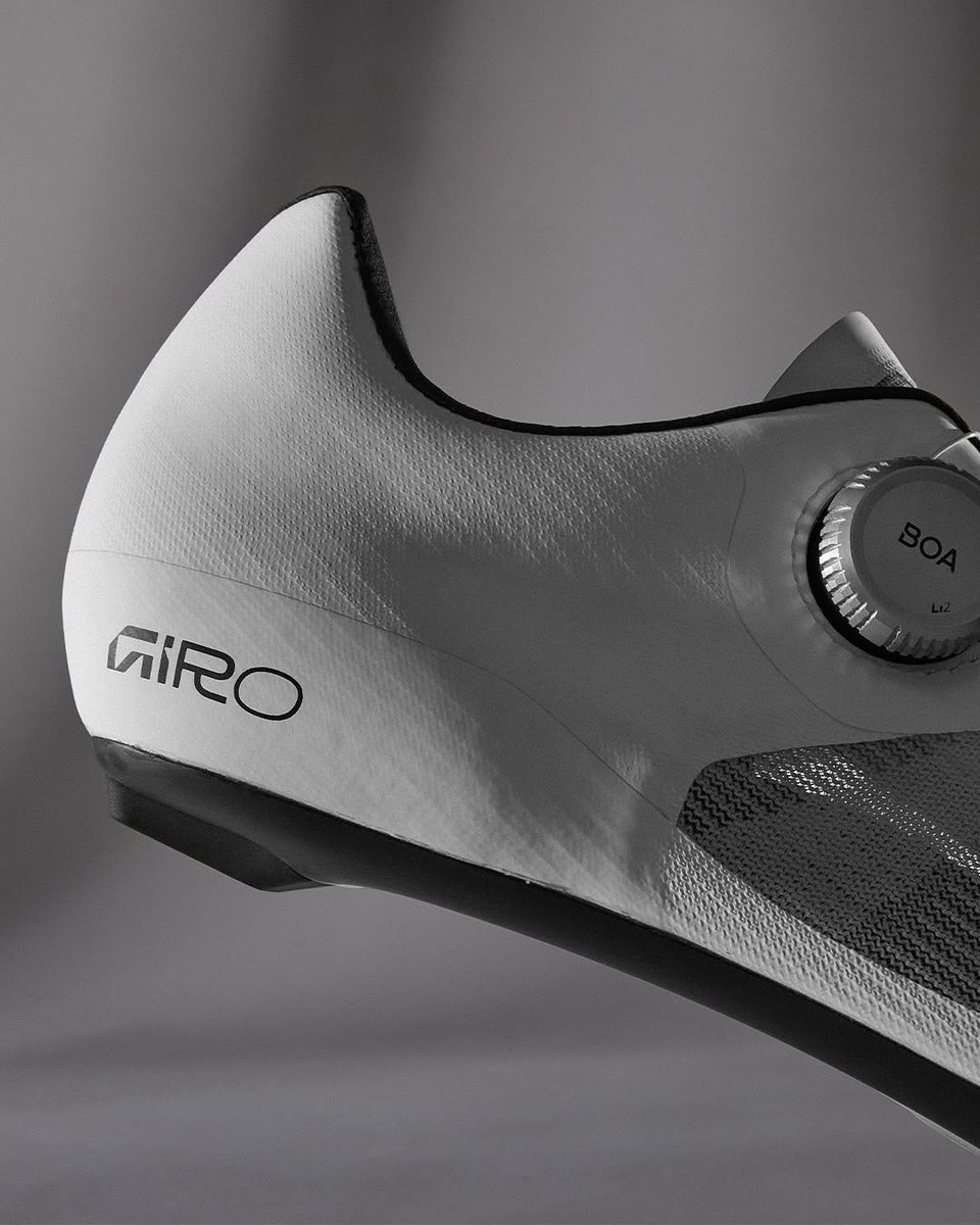 GiroStudioTokyo's tweet photo. Superior performance born from obsession.
Imperial II

#GiroCycling #GiroStudioTokyo https://t.co/btrjkfpifG