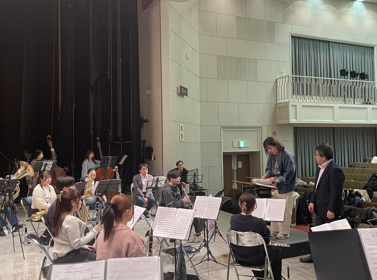 先日、昨年に続いて指揮者の佐藤寿一先生による指揮のレッスンのモデルバンドをさせていただきました。
宮城県内の小学校、中学校、高校の先生方6名が受講されました。
私たちにとっても大変勉強になる機会でした！ありがとうございました🎵！