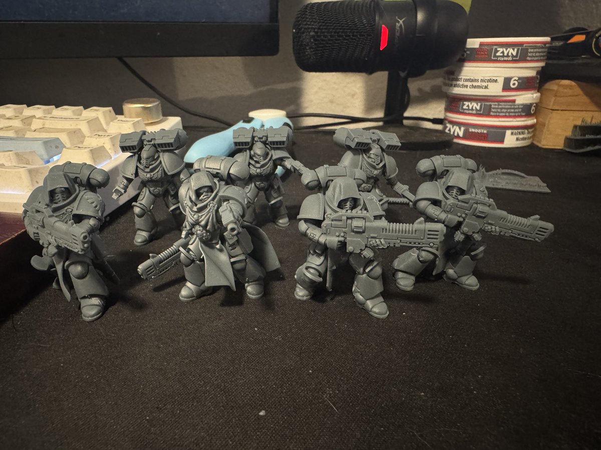 jsaavyy's tweet photo. @remi_rousselet @luke_pighetti @rodydavis here are some minis printed on a Saturn 3 Ultra resin printer post-curing ($20 uv light pumped into an aluminum lined cardboard box) https://t.co/QwyGL7i2Vf