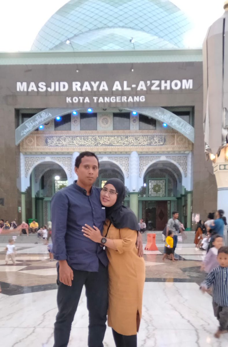 Heyy nong..
Selamat ulang tahun ya walaupun cuma hari ini😘
Maaf.
Atas segala hal kecil yang membuatmu marah.
Atas niat baikku yang kadang salah.
Atas berbagai argumen yang sering kubantah.
Tetaplah menjadi sepasang yang selalu berjuang.😘
Istri sekaligus teman hidup🤗