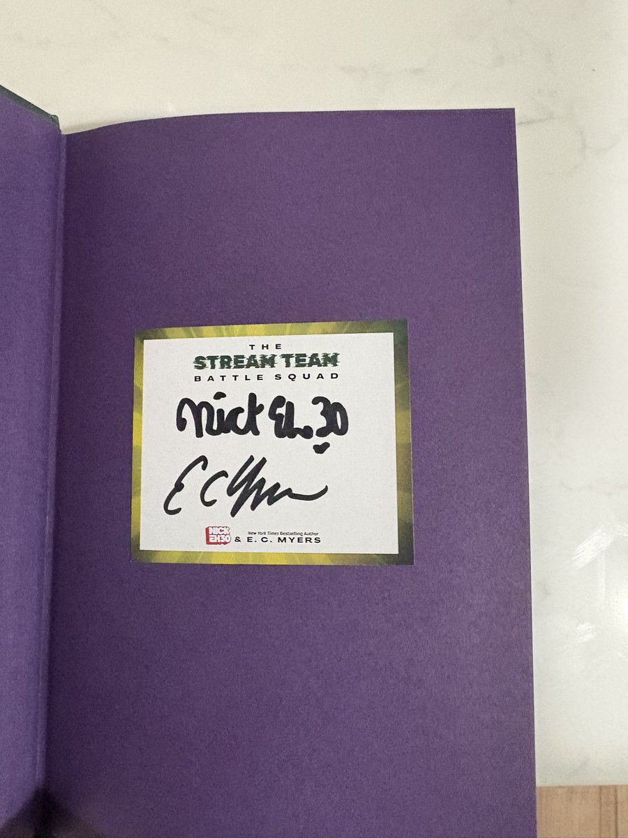 sttuuff's tweet photo. Guys I got the goat @NickEh30 book🙏😈 https://t.co/Kw2B0cfw7y