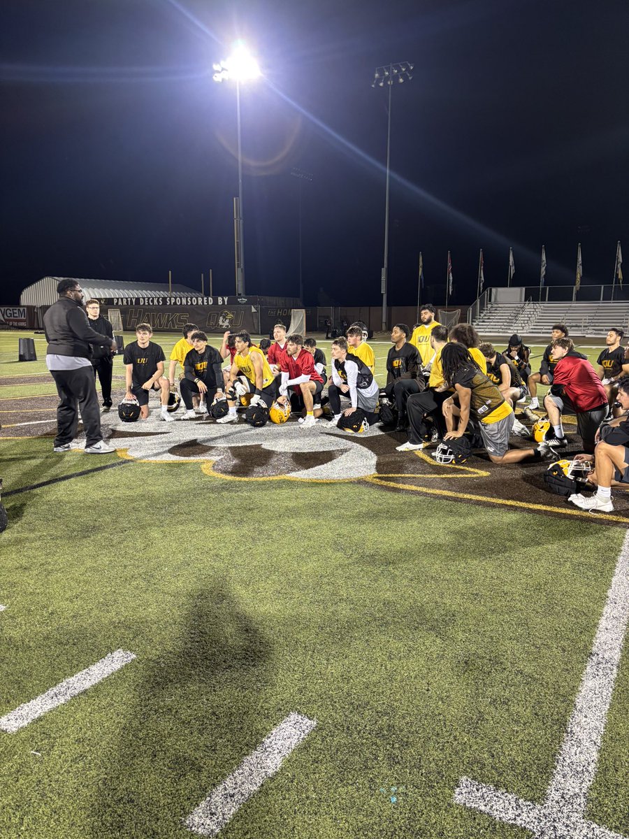 CoachRachat's tweet photo. Day two completed ✔️ 
Night shift and playing in the rain 
#F4 #HawksHunt #SpringBall https://t.co/2z0KUB1Vrh