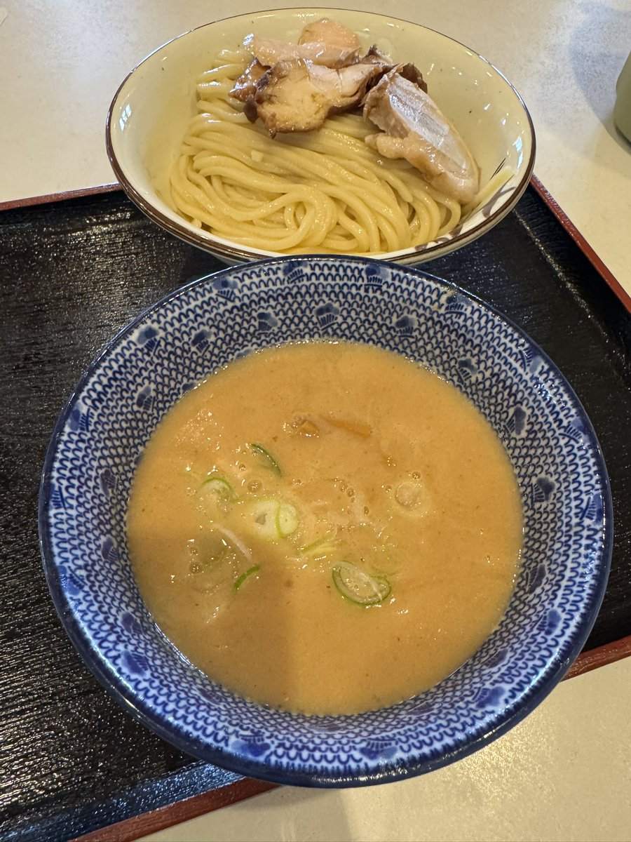 二代目麺屋こうじ
本日限定「極鶏白湯つけ麺」(中)980円
バラチャーシュー(らーめんガチャ)
まさに濃厚鶏白湯😎✨