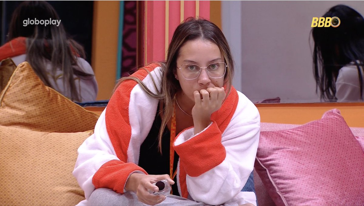 AneCloe's tweet photo. Por isso ganha nas enquetes, casa de vidro, paredões, paredão de aliado planta, por meio de bots. Assim fica fácil, jogando sujo. @bbb @tadeuschmidt  @tvglobo  #BBB25  FRAUDE NO BBB https://t.co/IfAkK38w5K