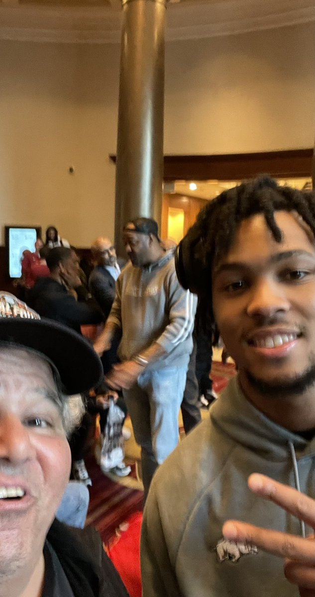 El_Jefe_TheBoss's tweet image. Heartbreaking OT loss for @RazorbackMBB &amp;amp; #CamdenHS’s DJ Wagner in @MarchMadnessMBB he has a bright future..,