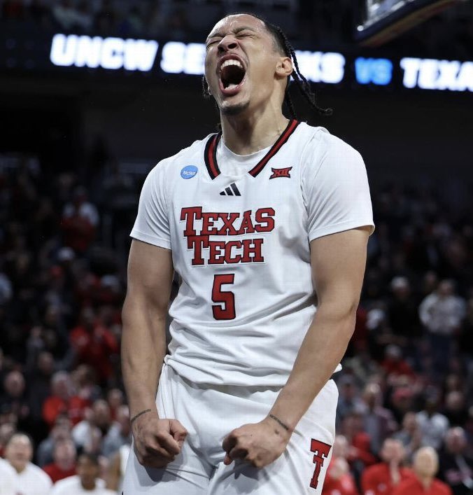 laveay's tweet photo. Easy top 10 game of my sports fandom lifetime #texastech #MarchMadness #texastechmbb #Elite8 https://t.co/UOPZCjnyc6