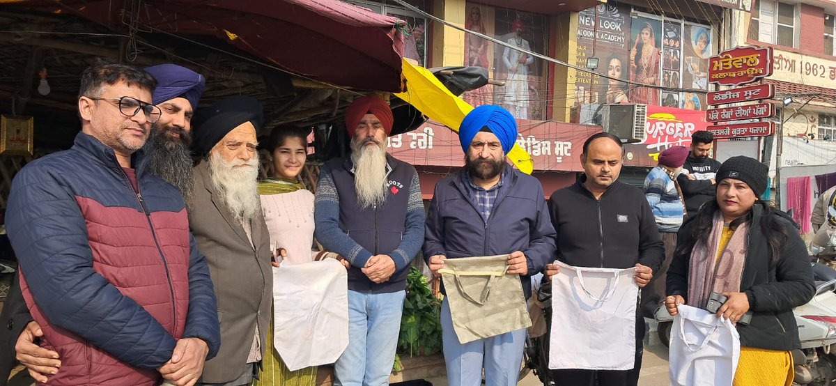 MunishK73579444's tweet image. #ZeroWasteDay let's start use our old cloths,bed sheets,curtains etc into #ClothBags to promote #StopSingleUsePlastic #ClimateSolutions #MissionLife