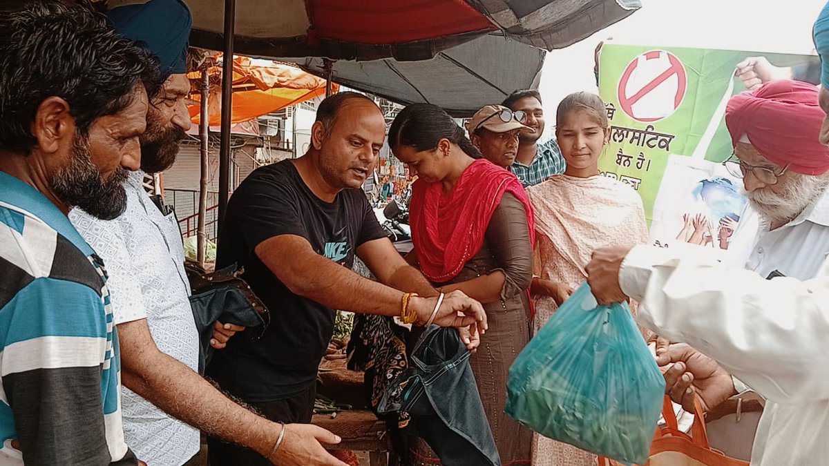 MunishK73579444's tweet image. #ZeroWasteDay let's start use our old cloths,bed sheets,curtains etc into #ClothBags to promote #StopSingleUsePlastic #ClimateSolutions #MissionLife