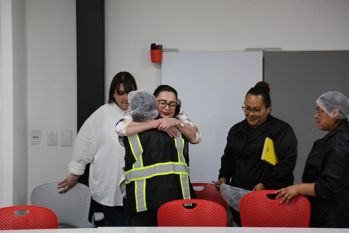 CristinaVsenor's tweet image. Me reuní con mujeres talentosas de Würth Elektronik y Borgwarner, con quienes compartí la estrategia #ALIADAS, impulsada por la Gobernadora @LibiaDennise.
Sigamos construyendo el Guanajuato que queremos, con oportunidades para todas y todos. 
#EconomíaEsProsperidad #Prosperidad