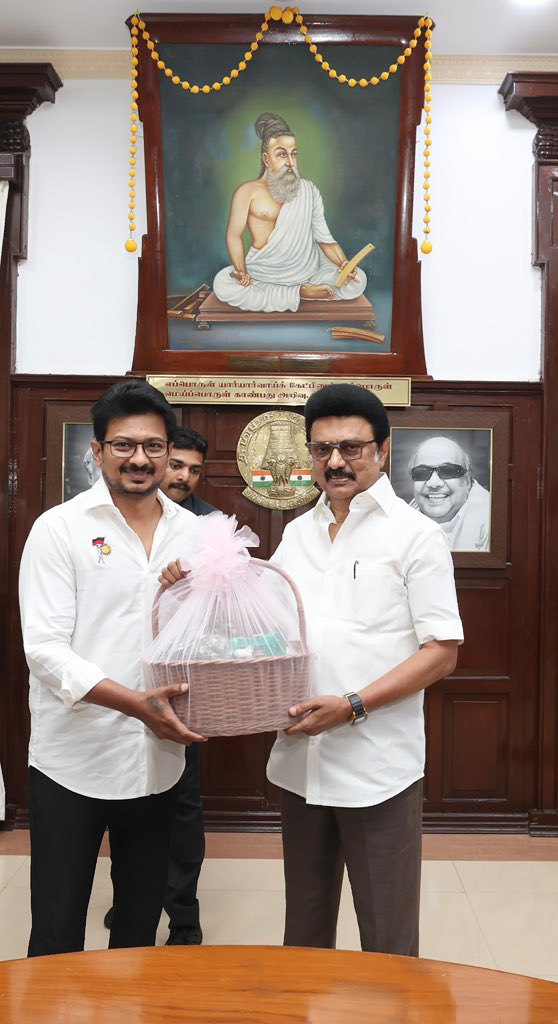 Udhaystalin's tweet photo. பெருமைமிகு தமிழ்நாடு சட்டபேரவையில், நம்முடைய இளைஞர் நலன் மற்றும் விளையாட்டு மேம்பாட்டுத்துறை - வறுமை ஒழிப்பு மற்றும் ஊரக கடன்கள் துறை - சிறப்புத் திட்ட செயலாக்கத்துறை- திட்டம், வளர்ச்சி, மற்றும் சிறப்பு முயற்சிகள் துறை உள்ளிட்டவை சார்ந்த மானியக் கோரிக்கைகள் மீதான விவாதத்திற்கு பதிலுரை வழங்கும் முன்பாக மாண்புமிகு முதலமைச்சர் @mkstalin அவர்களிடம் தலைமைச் செயலகத்தில் இன்று வாழ்த்து பெற்றோம்.