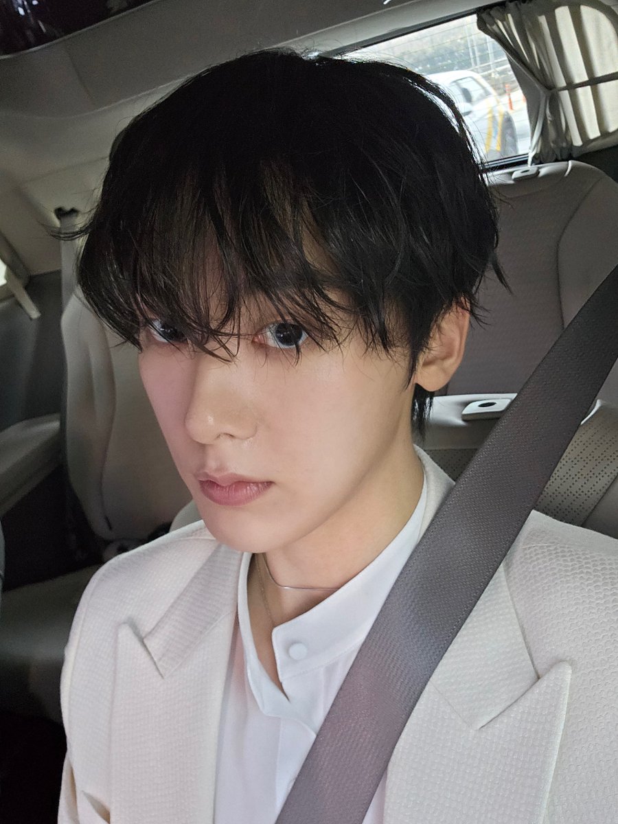 offclASTRO's tweet photo. 하로하~SANiGHT 공연 한지 벌써 일주일이 지났네요 그때 너무 행복해서 로하랑 얘기하면서 공연하고 있는 모습으로 다시 돌아가고 싶어요😊
날씨가 이제 봄이 왔는데 저희에게 특별한 계절이라 하늘을 많이 보게 되네요 밤에는 일교차가 크니까 감기 조심하고 운동도 하기~💜 https://t.co/ABuwIcv01c